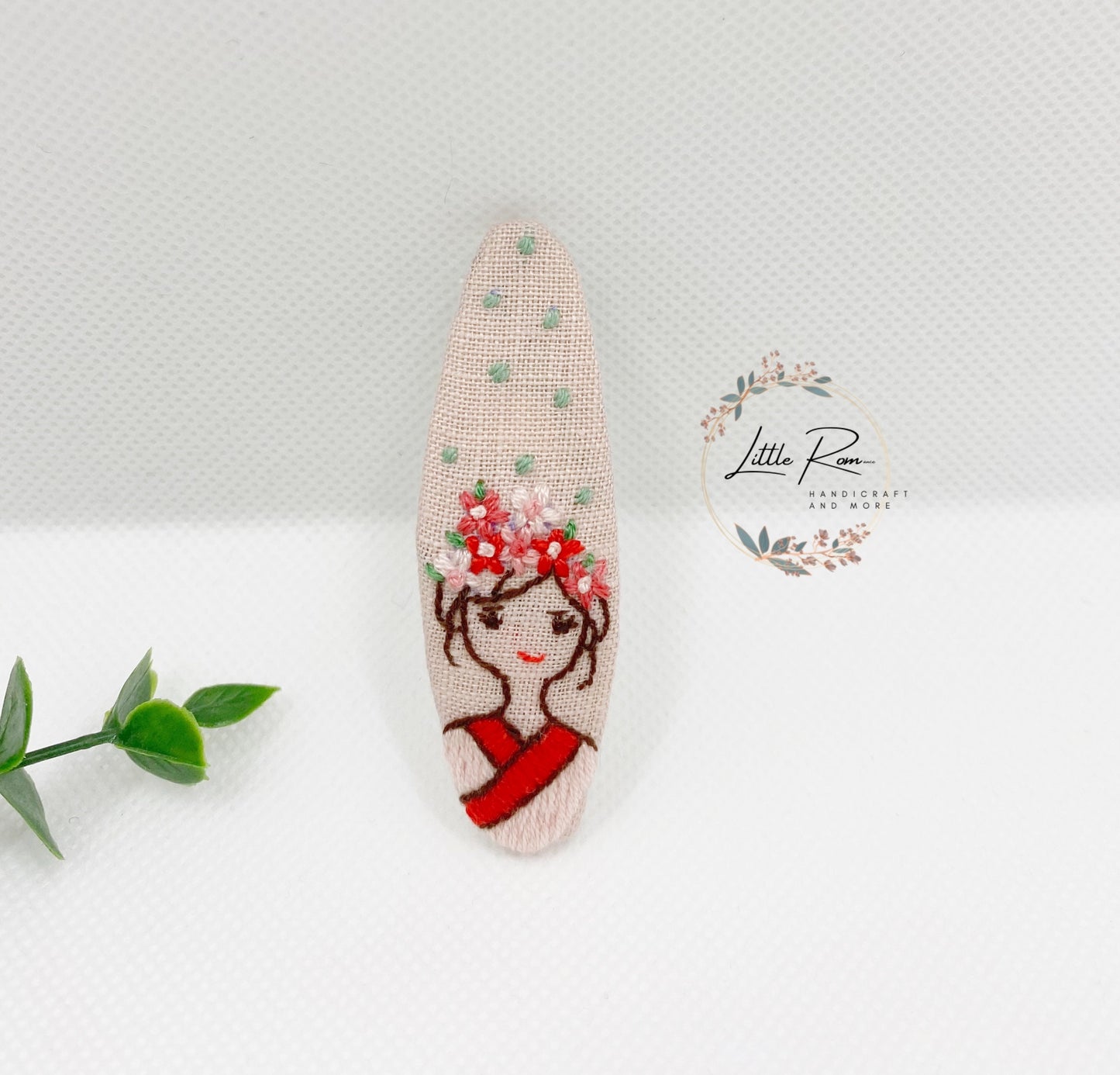 Embroidered Compact Mirror with Matching Hair Clips