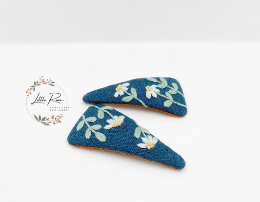 Hand-embroidered Triangle Hair Clip - Daisy Patterns