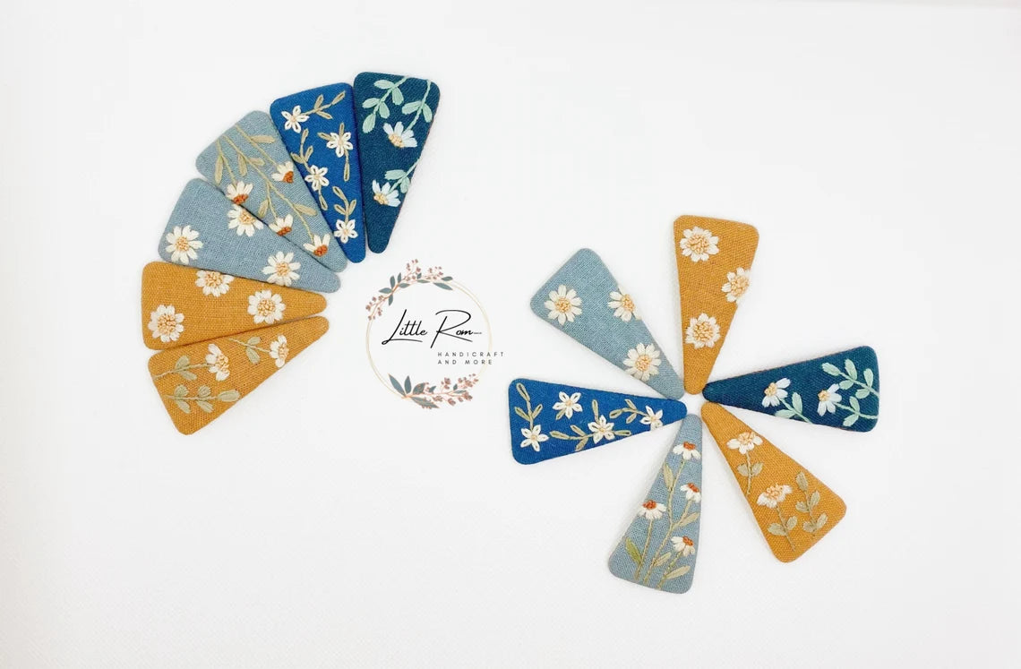 Hand-embroidered Triangle Hair Clip - Daisy Patterns