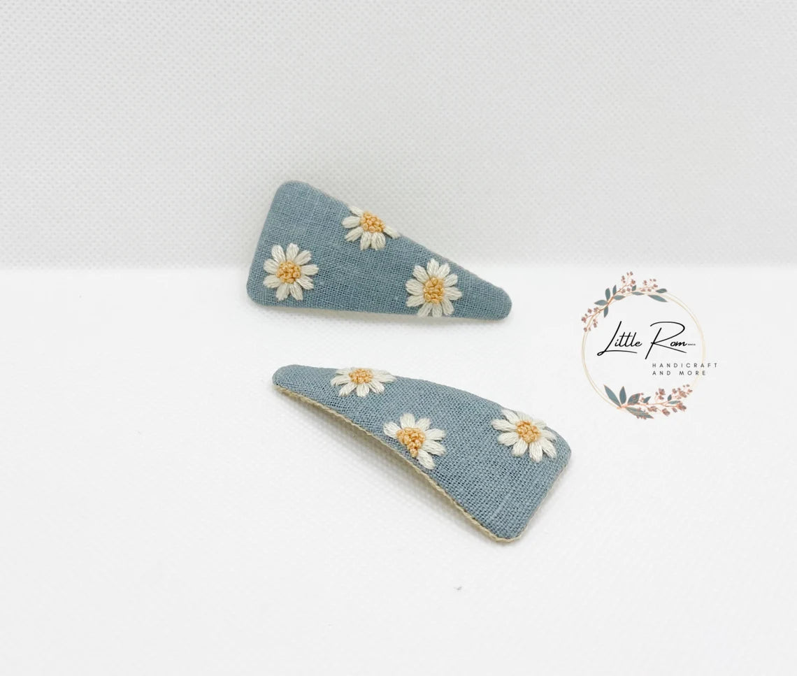 Hand-embroidered Triangle Hair Clip - Daisy Patterns